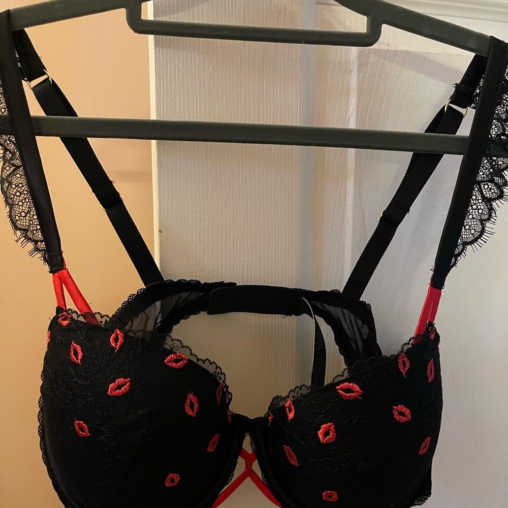 Super sexy and cute bra.